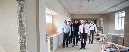 В Майкопе проверили ход капремонта школы № 17